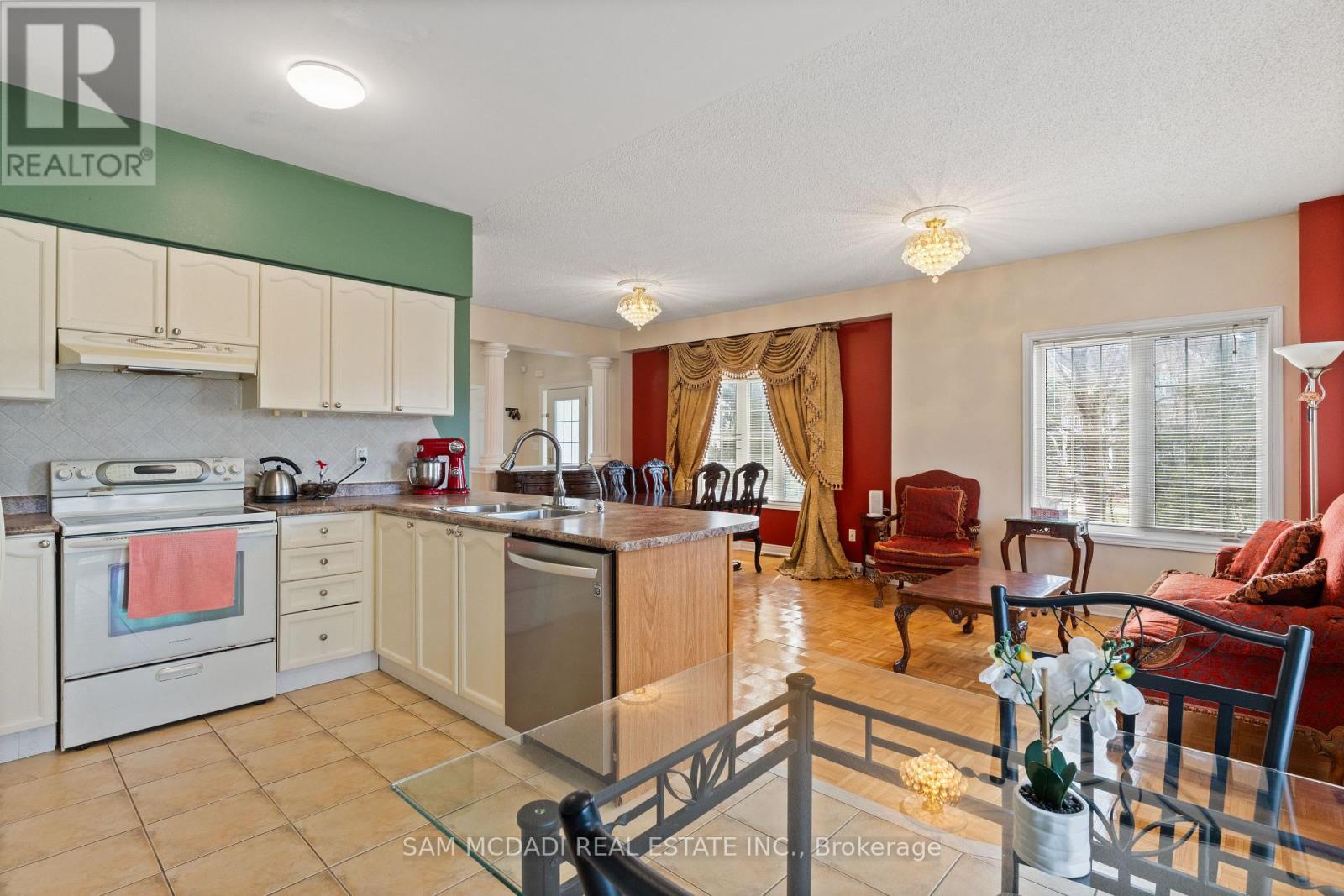 5625 Passion Flower Boulevard, Mississauga, Ontario  L5M 7N2 - Photo 8 - W13016258