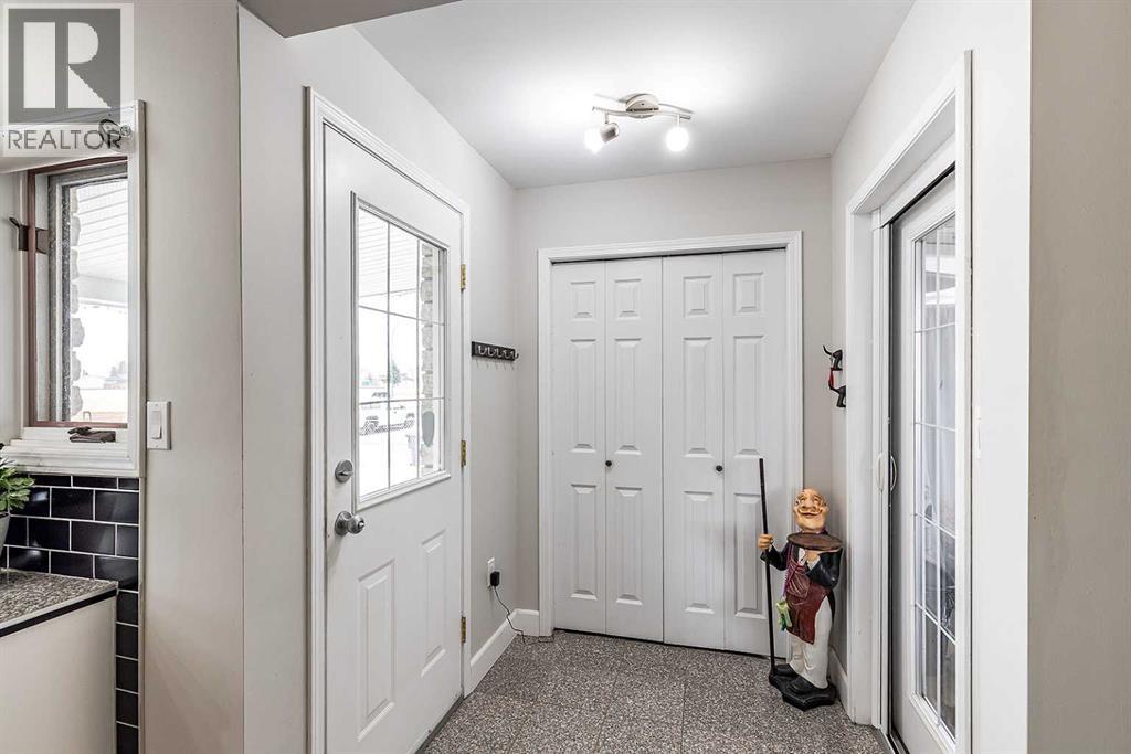 890 Hargrave Way NW, Medicine Hat, Alberta  T1A 6Y9 - Photo 2 - A2296299