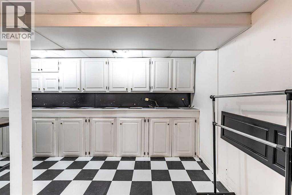 890 Hargrave Way NW, Medicine Hat, Alberta  T1A 6Y9 - Photo 33 - A2296299