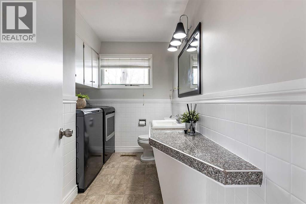 890 Hargrave Way NW, Medicine Hat, Alberta  T1A 6Y9 - Photo 17 - A2296299