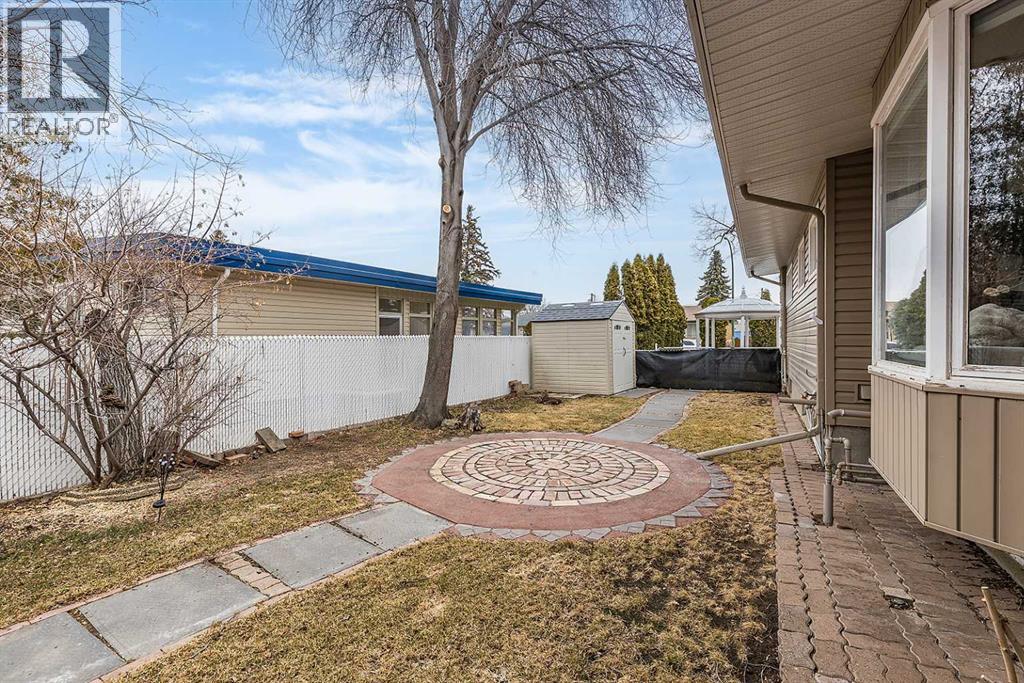 890 Hargrave Way NW, Medicine Hat, Alberta  T1A 6Y9 - Photo 41 - A2296299