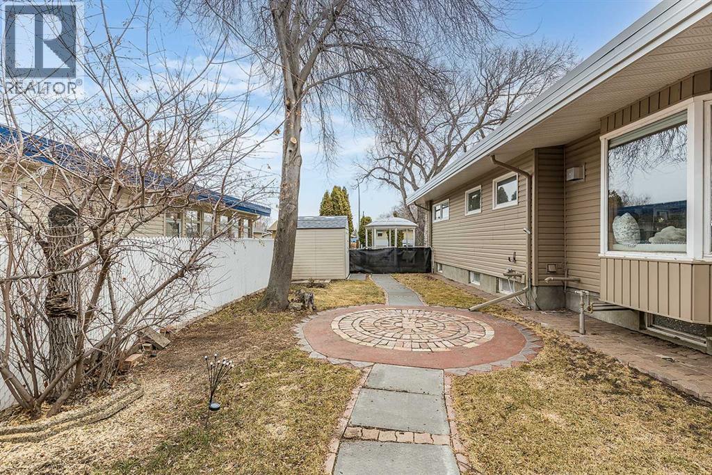 890 Hargrave Way NW, Medicine Hat, Alberta  T1A 6Y9 - Photo 40 - A2296299