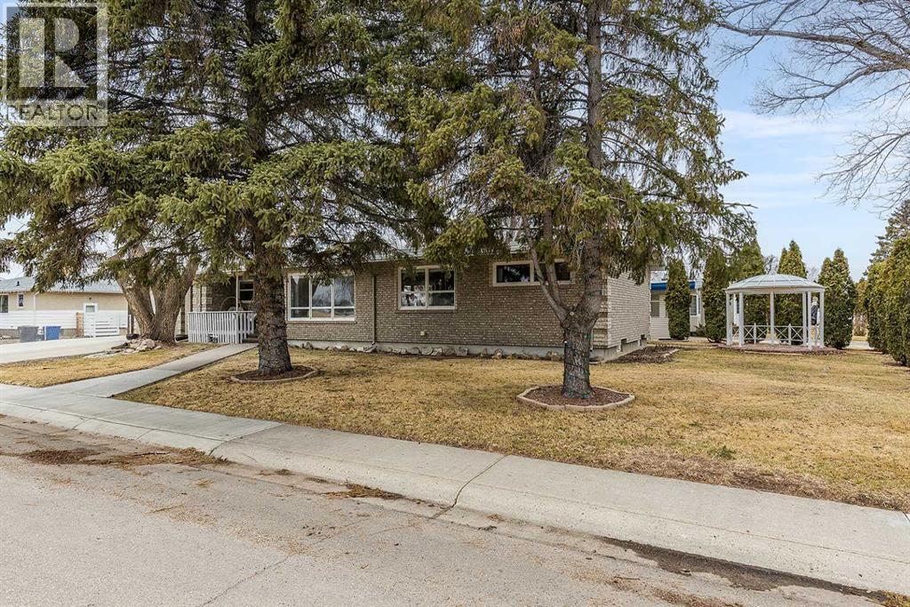 890 Hargrave Way NW, Medicine Hat, Alberta  T1A 6Y9 - Photo 43 - A2296299