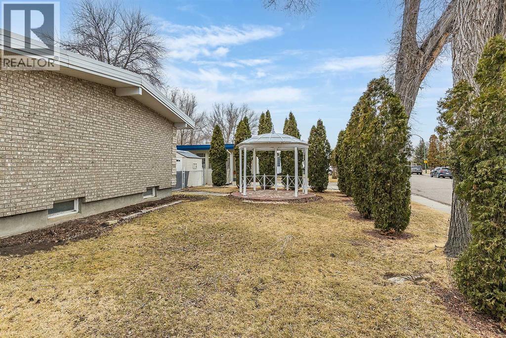 890 Hargrave Way NW, Medicine Hat, Alberta  T1A 6Y9 - Photo 44 - A2296299