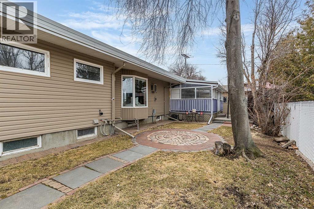 890 Hargrave Way NW, Medicine Hat, Alberta  T1A 6Y9 - Photo 42 - A2296299