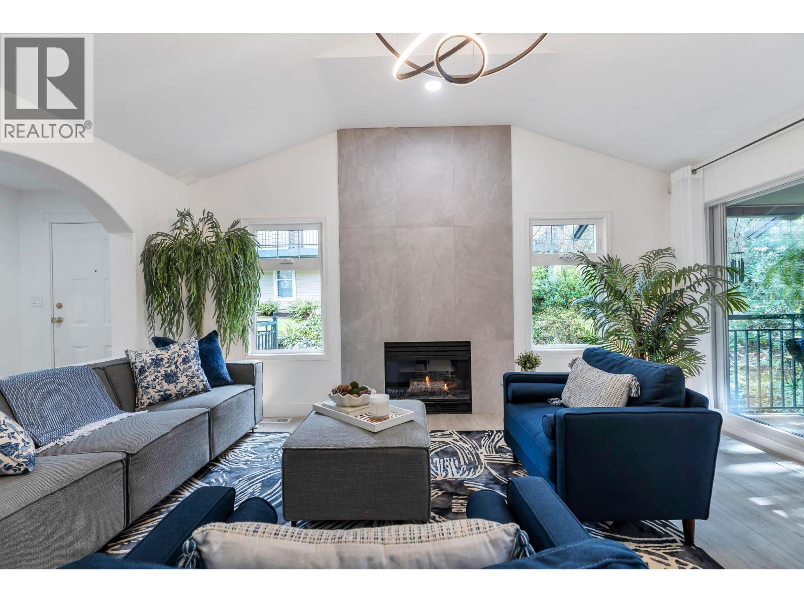 1102 Strathaven Drive, North Vancouver, British Columbia  V7H 2Z6 - Photo 2 - R3111118