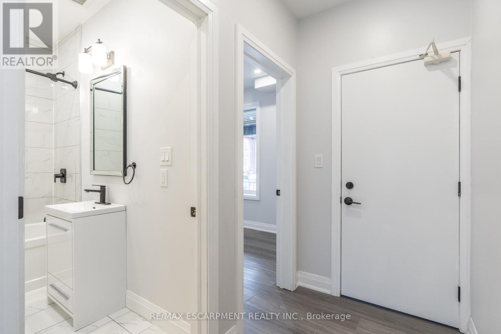 536 Cannon Street E, Hamilton, Ontario  L8L 2E9 - Photo 3 - X13016214