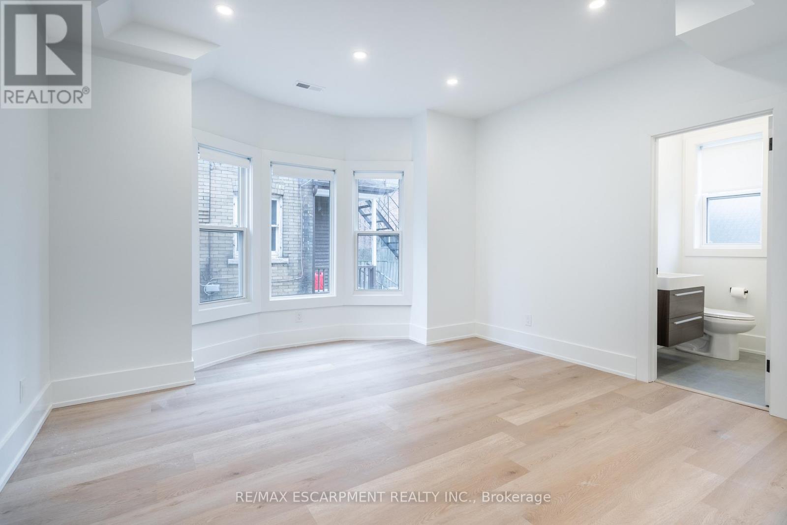 204 Balsam Avenue, Hamilton, Ontario  L8M 3B8 - Photo 9 - X13016216