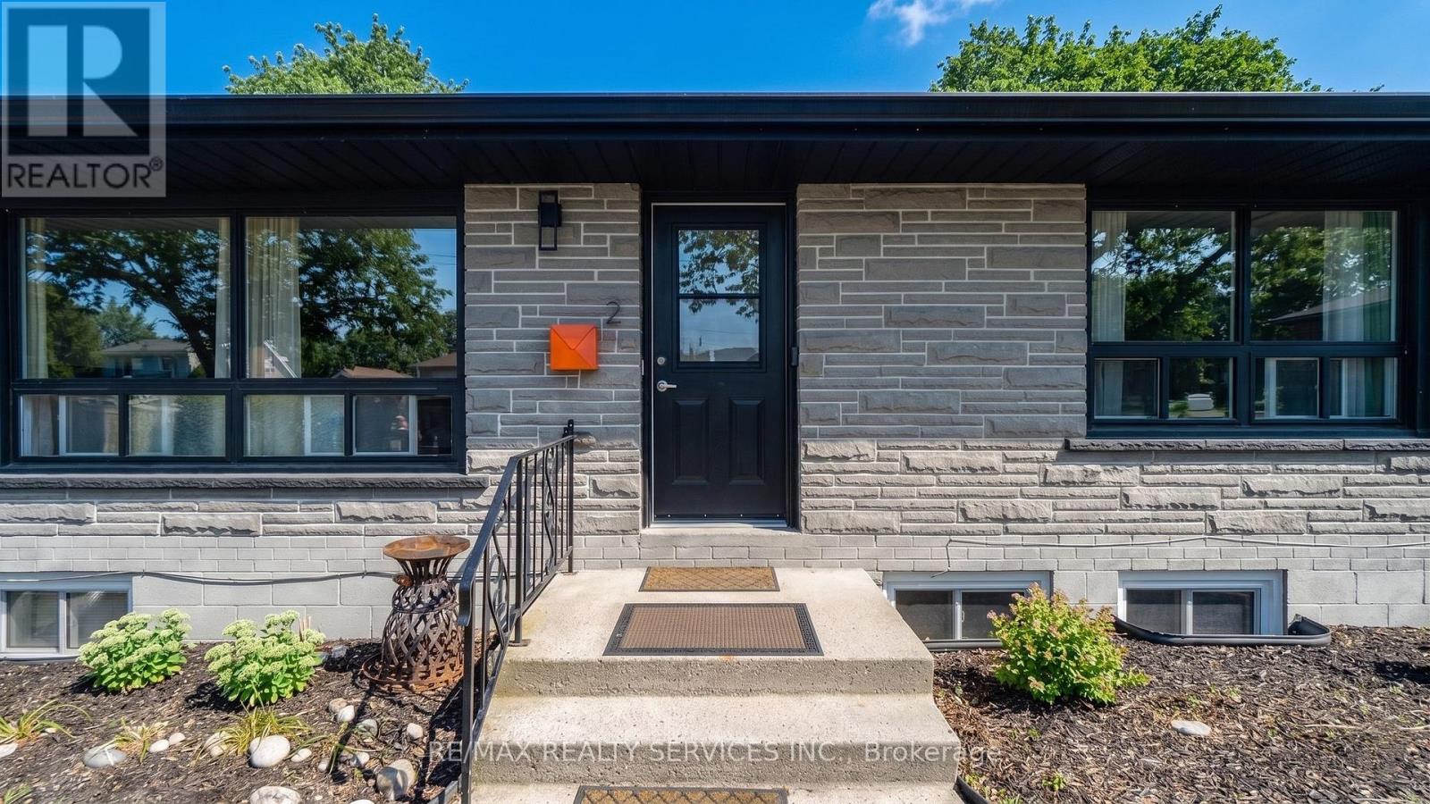 2 - 402 ELIZABETH STREET, Grimsby, Ontario