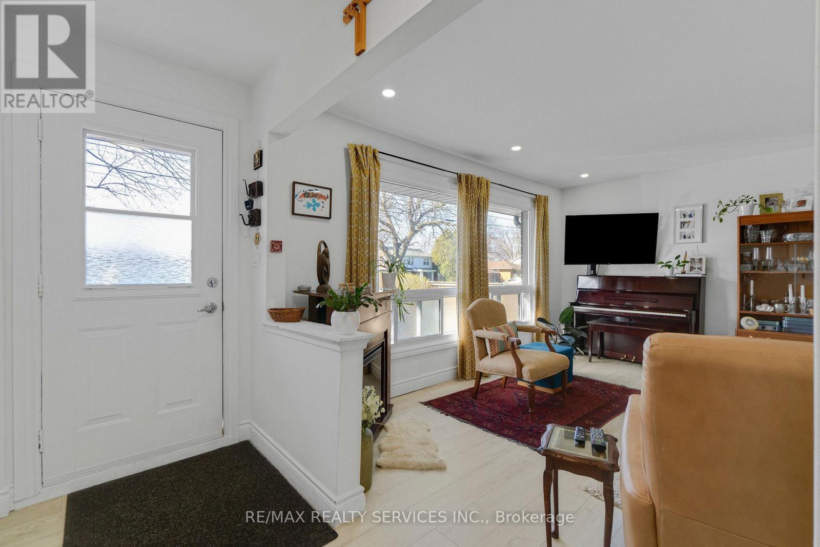 2 - 402 Elizabeth Street, Grimsby, Ontario  L3M 3K8 - Photo 4 - X13016226