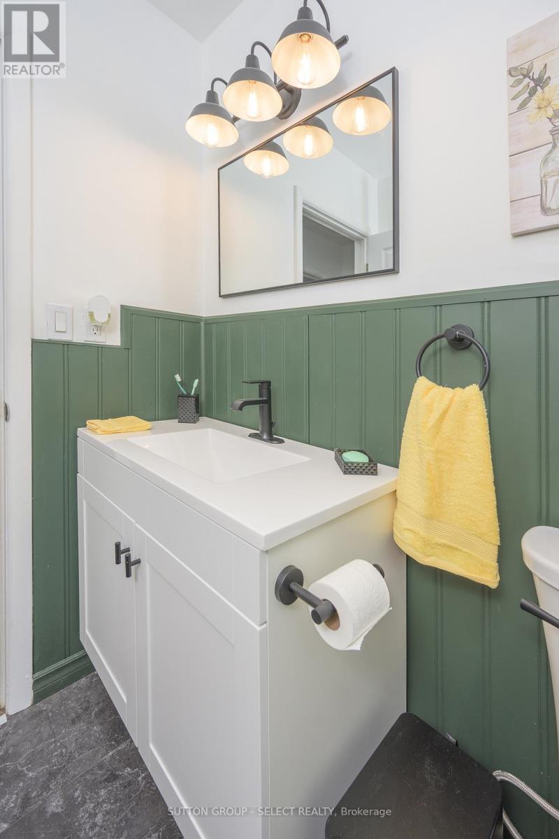 For Sale: 47 APONI CRESCENT, London East (East D), ON | 4 Bed, 3 Bath House for $295,000. See 26 photos!