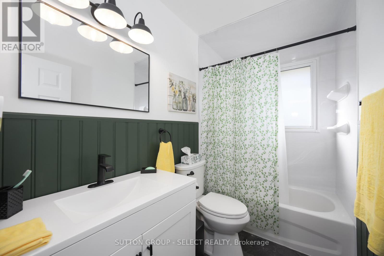 For Sale: 47 APONI CRESCENT, London East (East D), ON | 4 Bed, 3 Bath House for $295,000. See 26 photos!