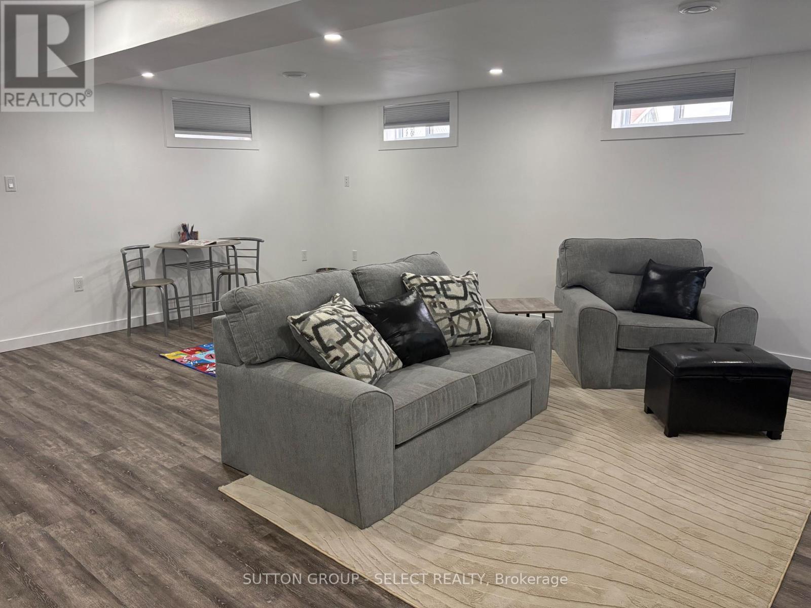 For Sale: 47 APONI CRESCENT, London East (East D), ON | 4 Bed, 3 Bath House for $295,000. See 26 photos!