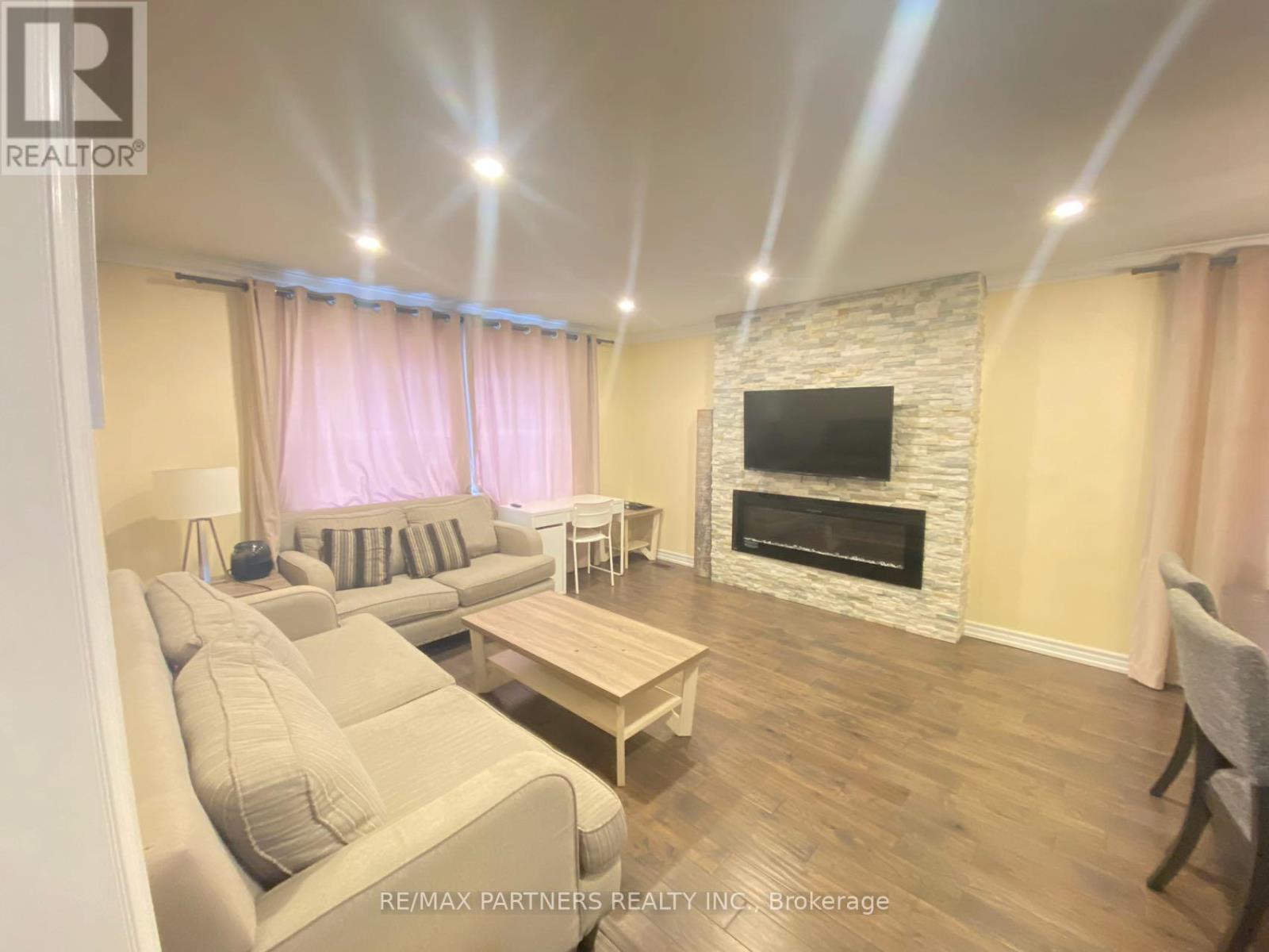 87 Bishop Avenue, Toronto, Ontario  M2M 1Z5 - Photo 2 - C13016328