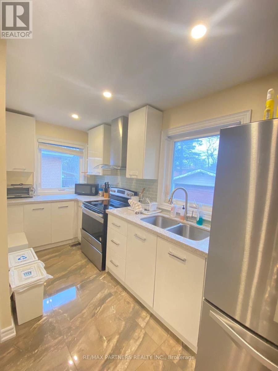 87 Bishop Avenue, Toronto, Ontario  M2M 1Z5 - Photo 4 - C13016328