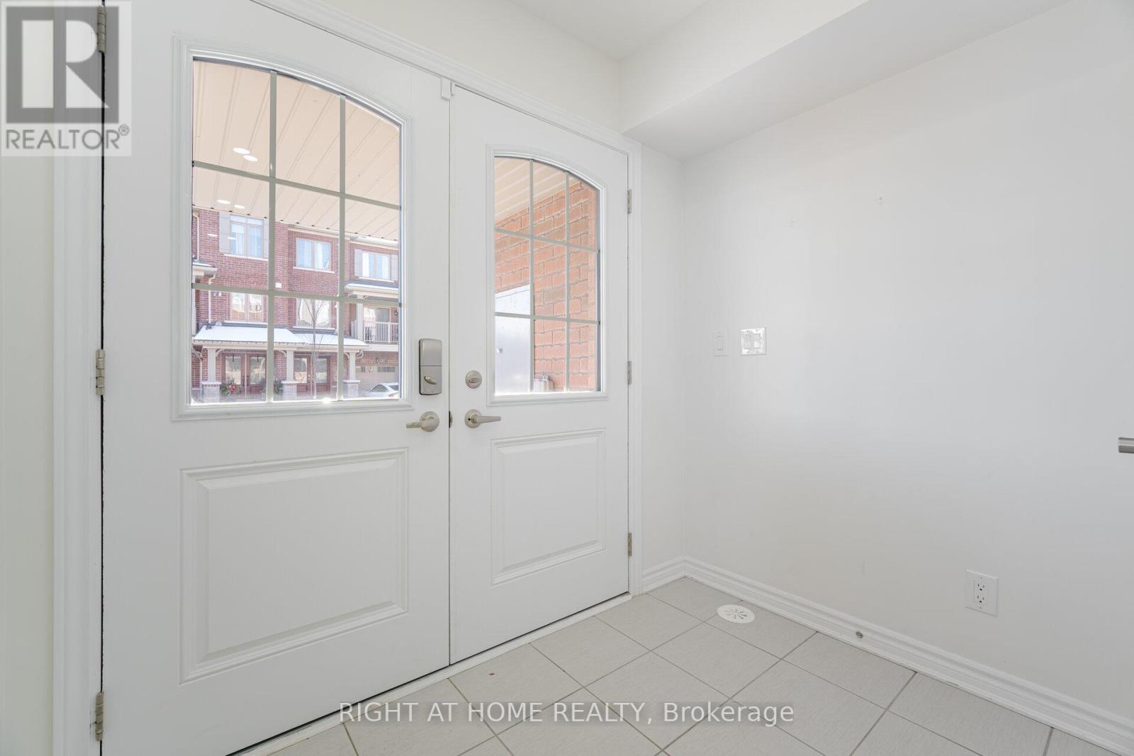 48 Porcelain Way, Whitby, Ontario  L1R 0R6 - Photo 4 - E13016306