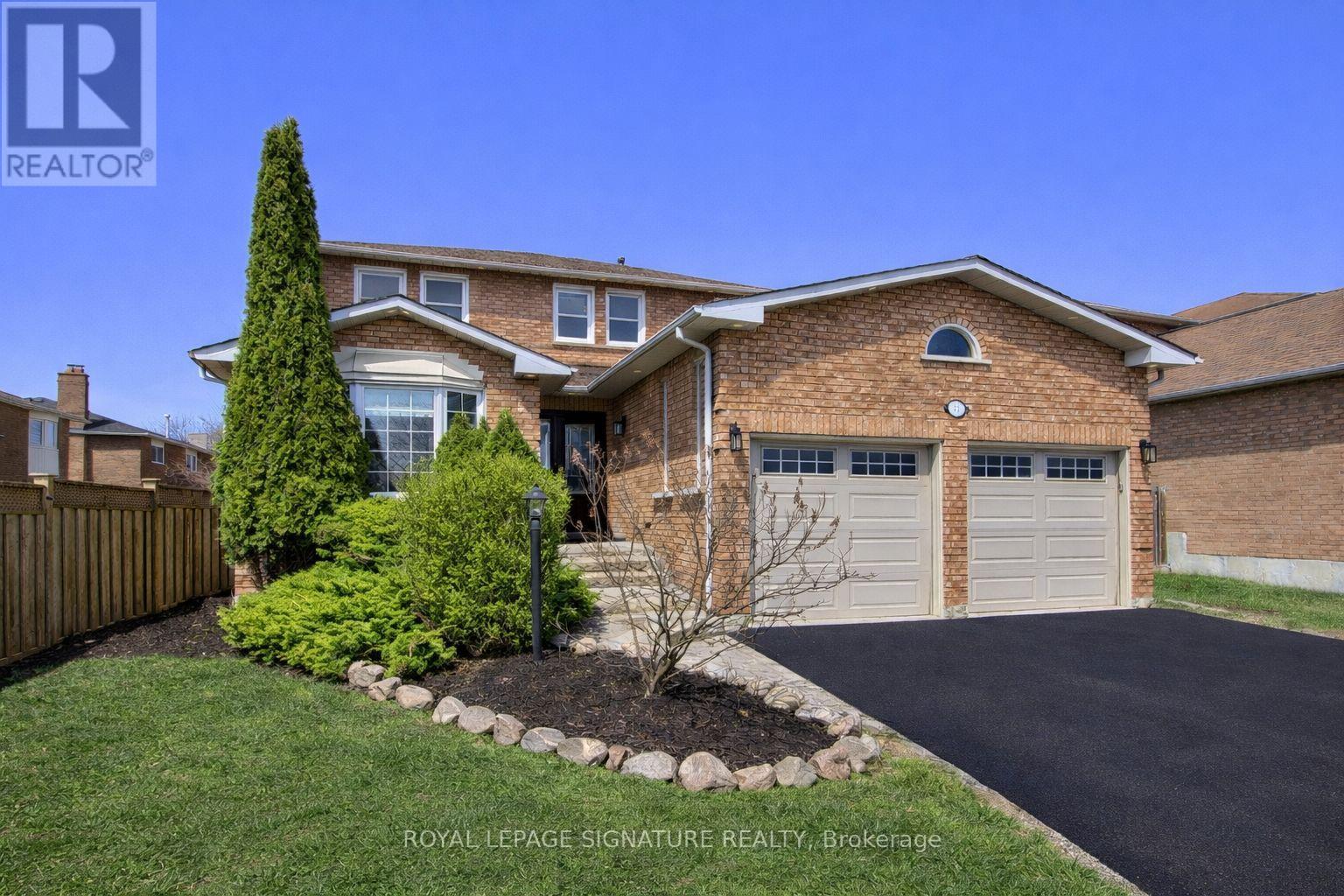 43 Falstaff Crescent, Whitby, Ontario  L1R 1W3 - Photo 2 - E13016324