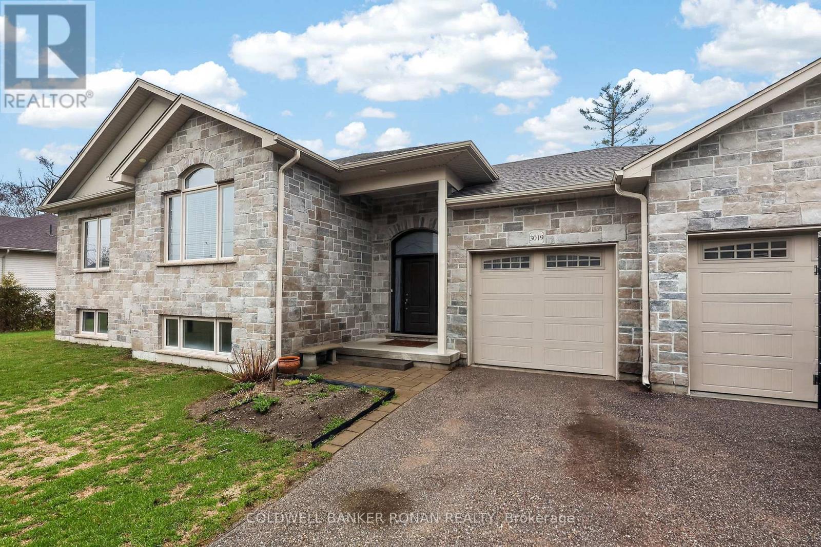 3019 Sandy Cove Drive, Innisfil, Ontario  L9S 2K1 - Photo 2 - N13016302