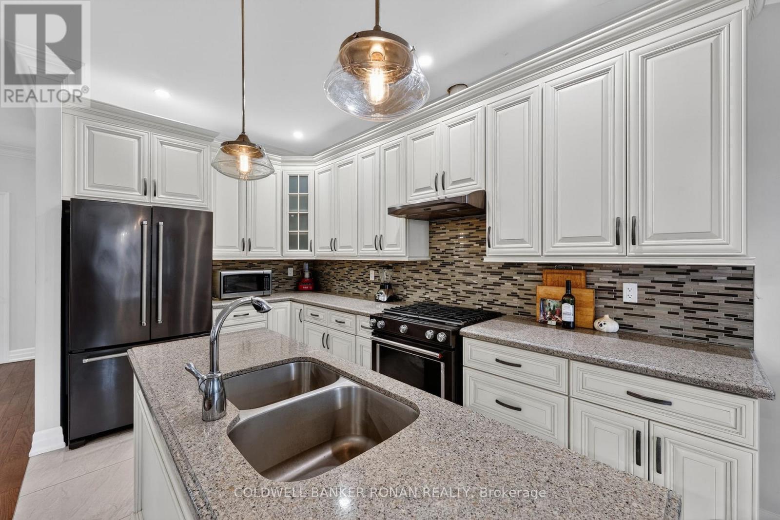 3019 Sandy Cove Drive, Innisfil, Ontario  L9S 2K1 - Photo 9 - N13016302