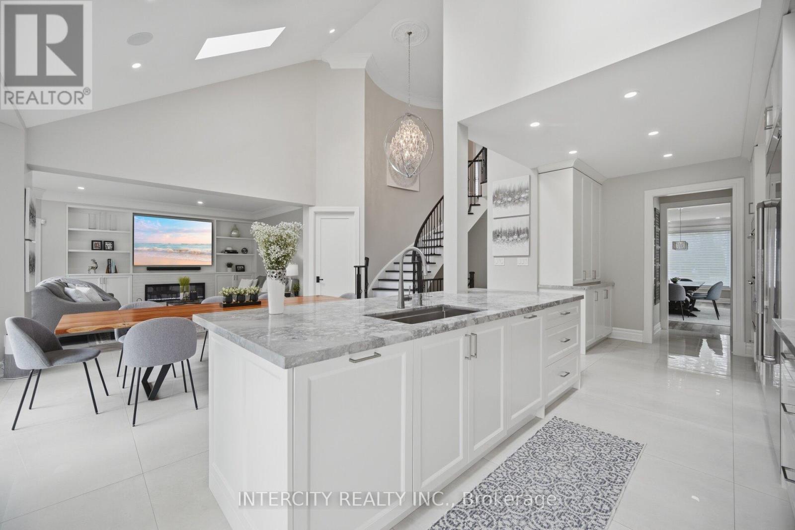 61 Woodland Trail Court, Vaughan, Ontario  L4L 9H9 - Photo 12 - N13016308