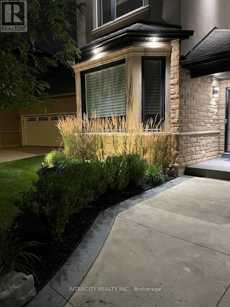 61 Woodland Trail Court, Vaughan, Ontario  L4L 9H9 - Photo 3 - N13016308