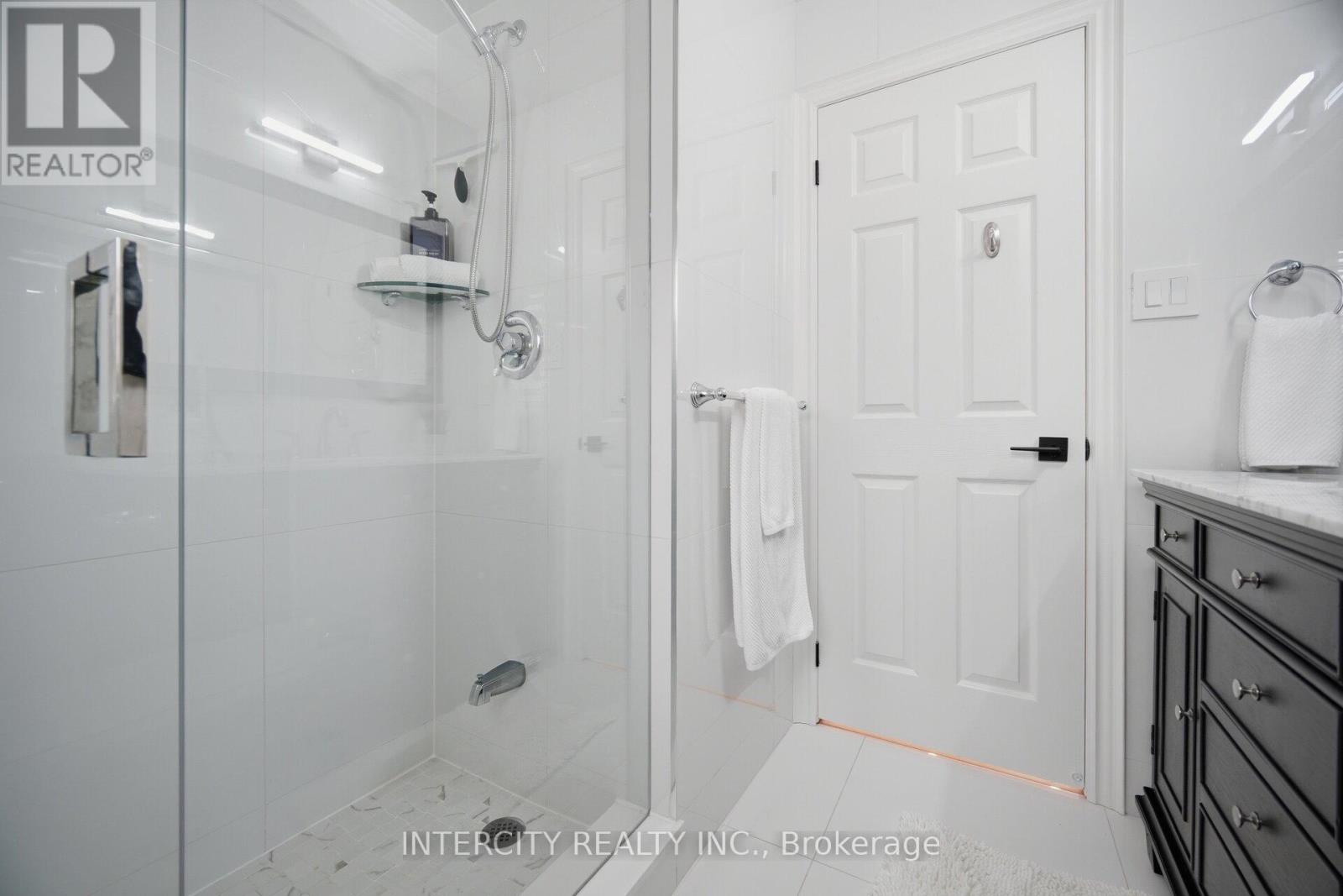 61 Woodland Trail Court, Vaughan, Ontario  L4L 9H9 - Photo 37 - N13016308