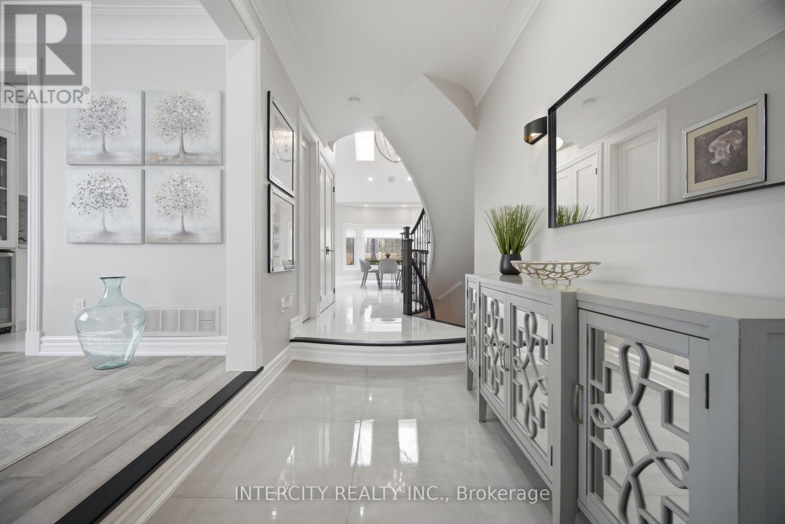 61 Woodland Trail Court, Vaughan, Ontario  L4L 9H9 - Photo 6 - N13016308