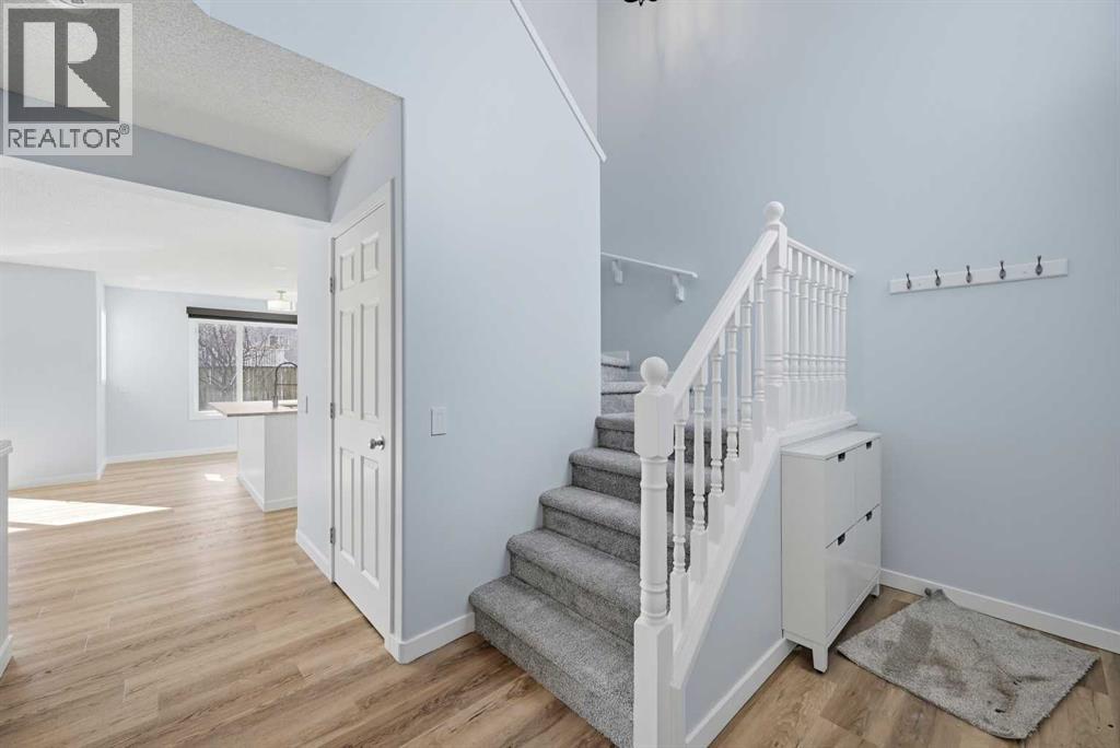 69 Bridleridge Road Sw, Calgary, Alberta  T2Y 4E1 - Photo 6 - A2302273