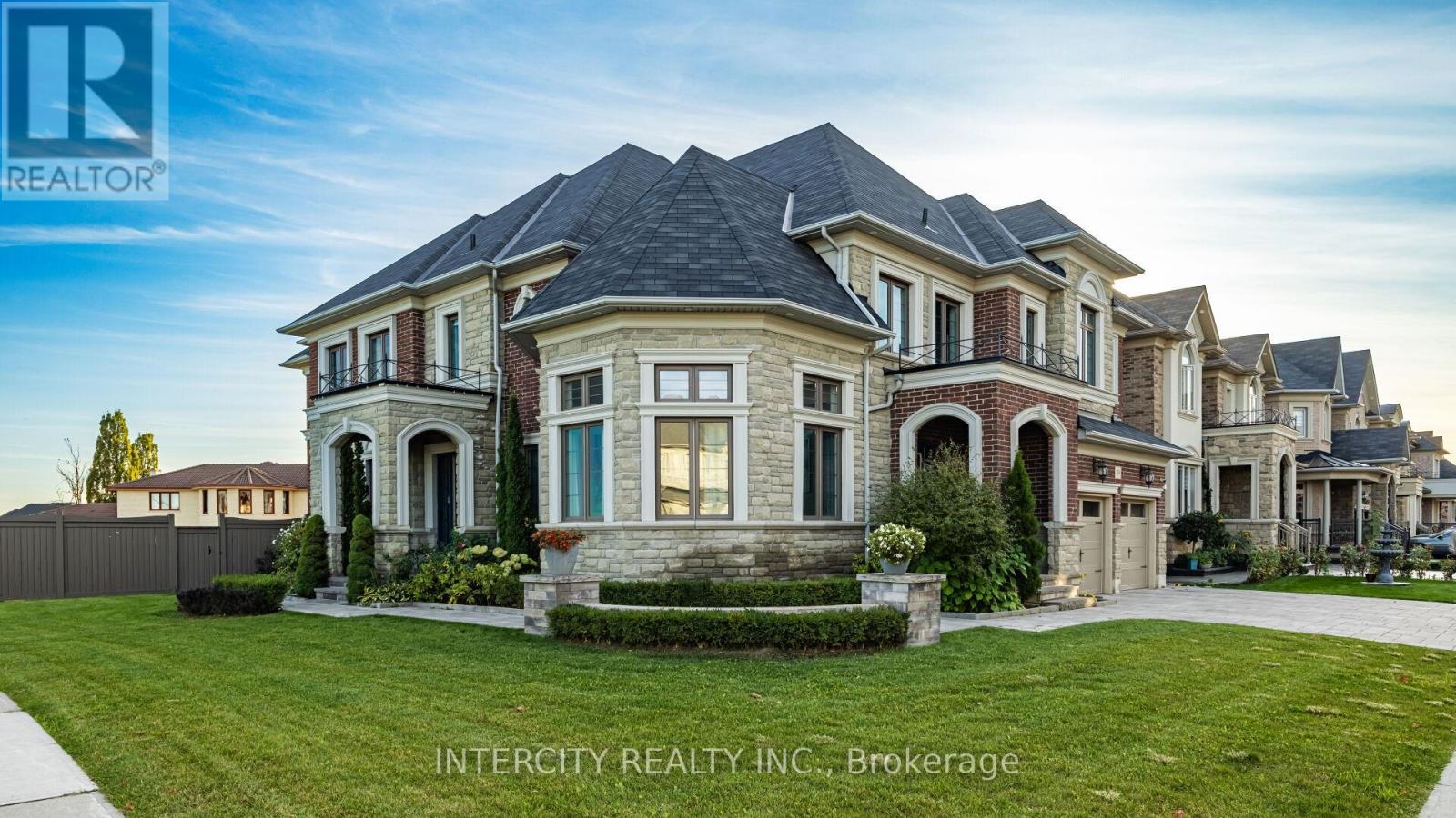 29 Chiming Road, Brampton, Ontario  L6P 4E1 - Photo 2 - W13016314