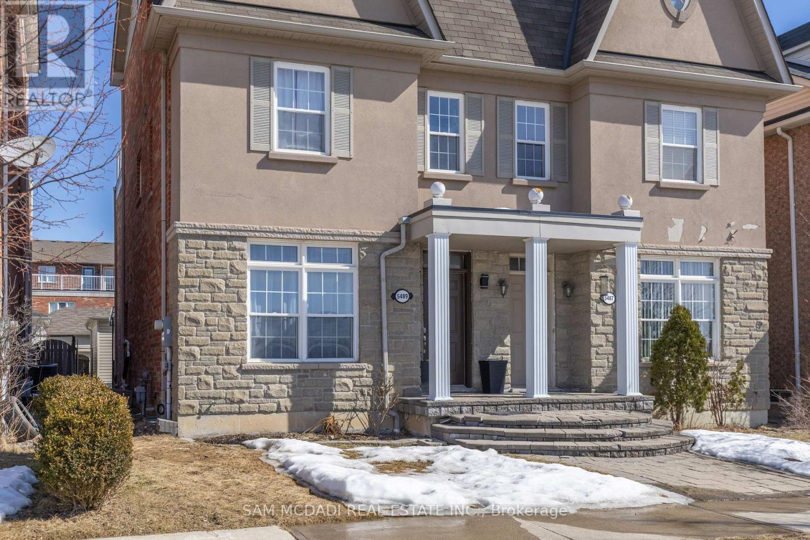 5489 Festival Drive, Mississauga, Ontario  L5M 0G6 - Photo 2 - W13016322