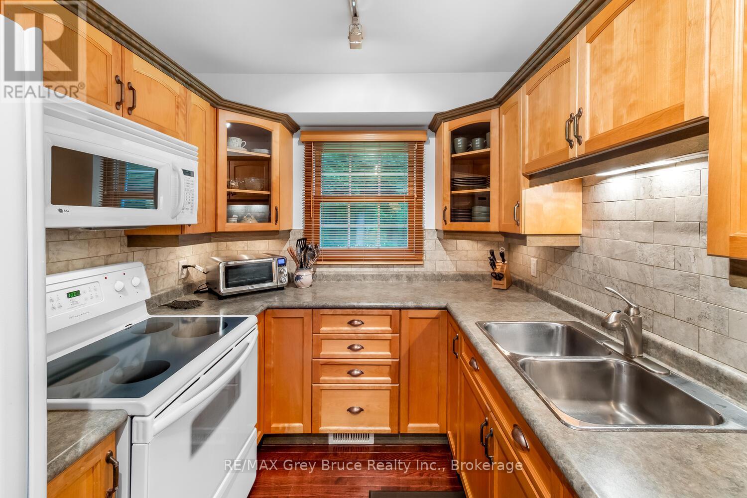 186 Hope Bay Road, South Bruce Peninsula, Ontario  N0H 2T0 - Photo 12 - X12253861