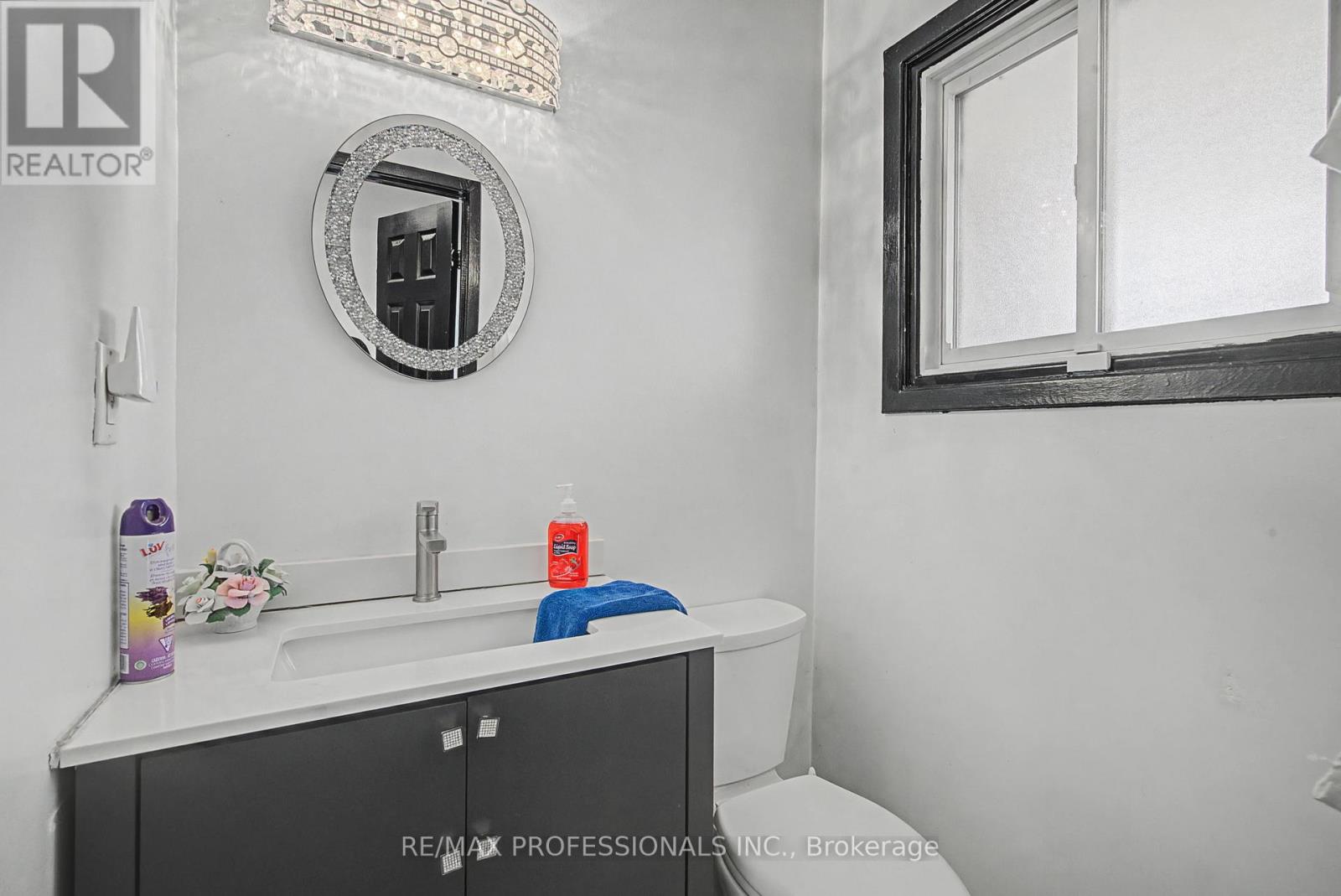 180 Royal Salisbury Way, Brampton, Ontario  L6V 3J9 - Photo 7 - W12822850