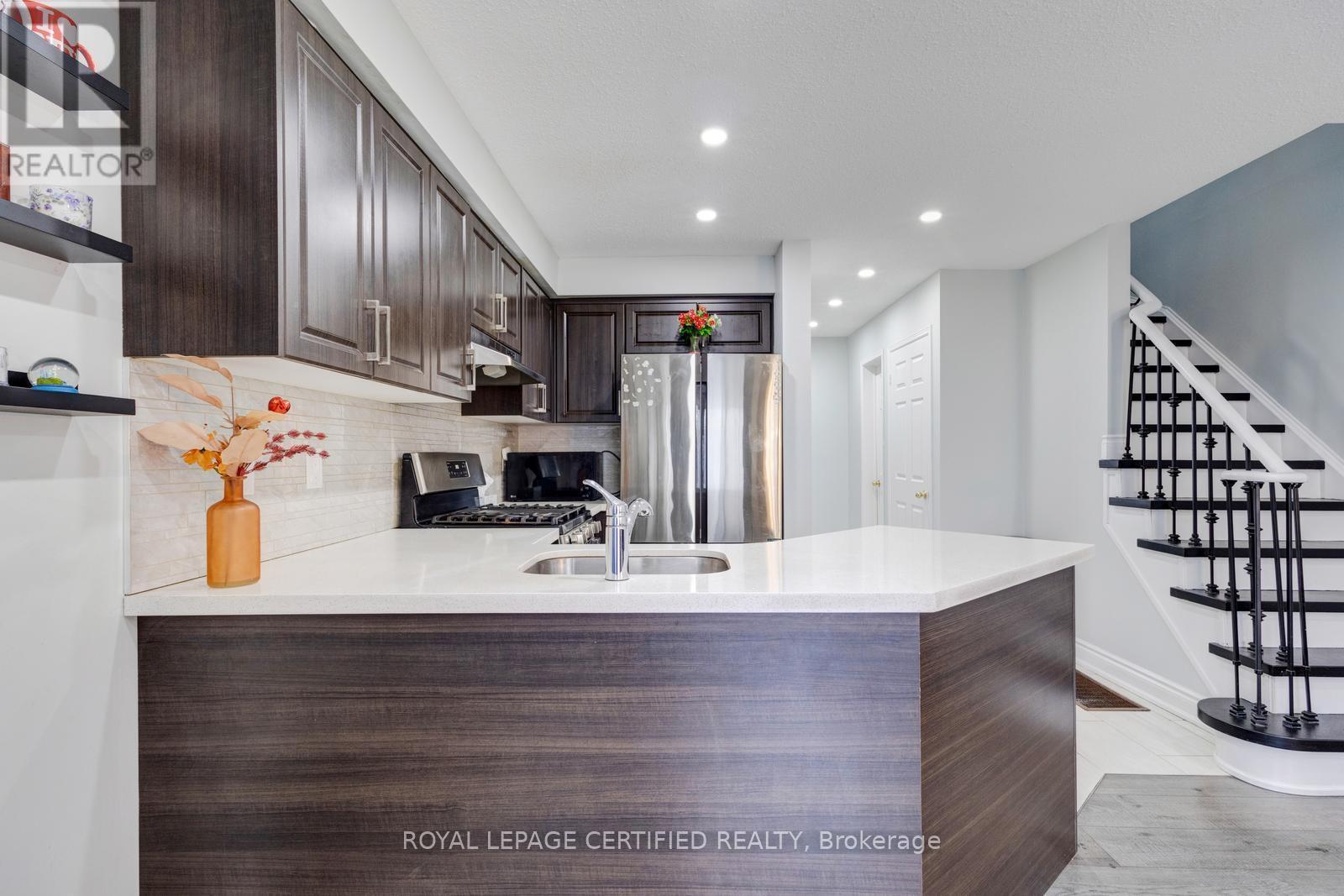 299 Pressed Brick Drive N, Brampton, Ontario  L6V 4L2 - Photo 10 - W12978796