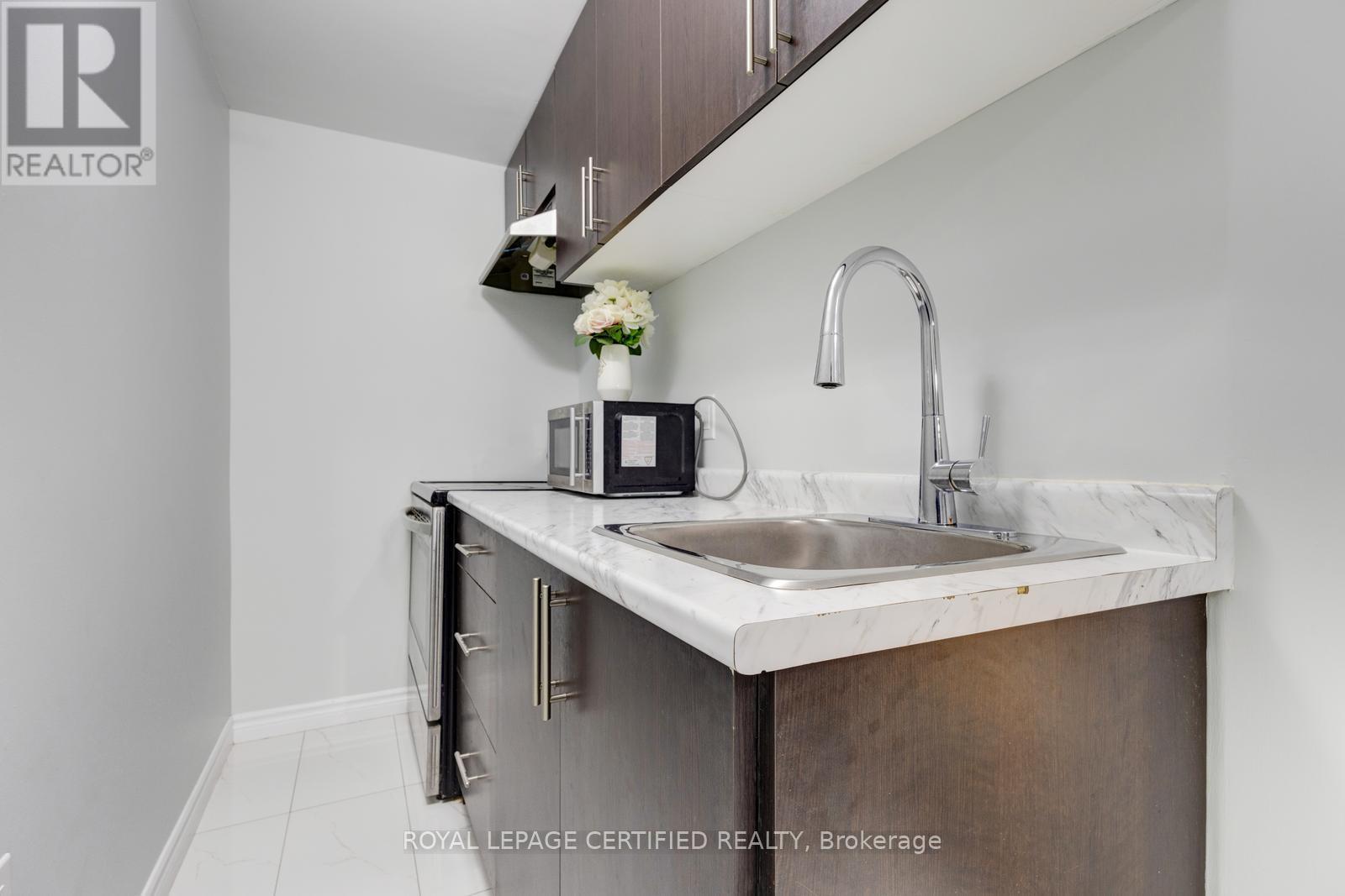 299 Pressed Brick Drive N, Brampton, Ontario  L6V 4L2 - Photo 33 - W12978796