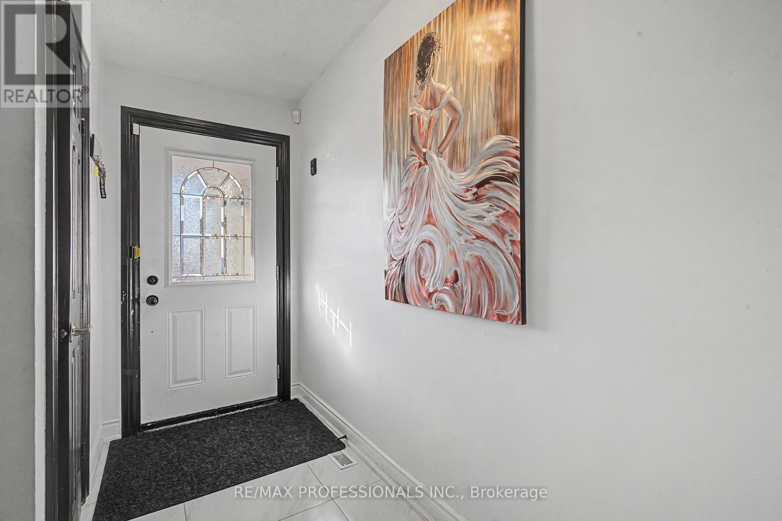 180 Royal Salisbury Way, Brampton, Ontario  L6V 3J9 - Photo 4 - W12822850