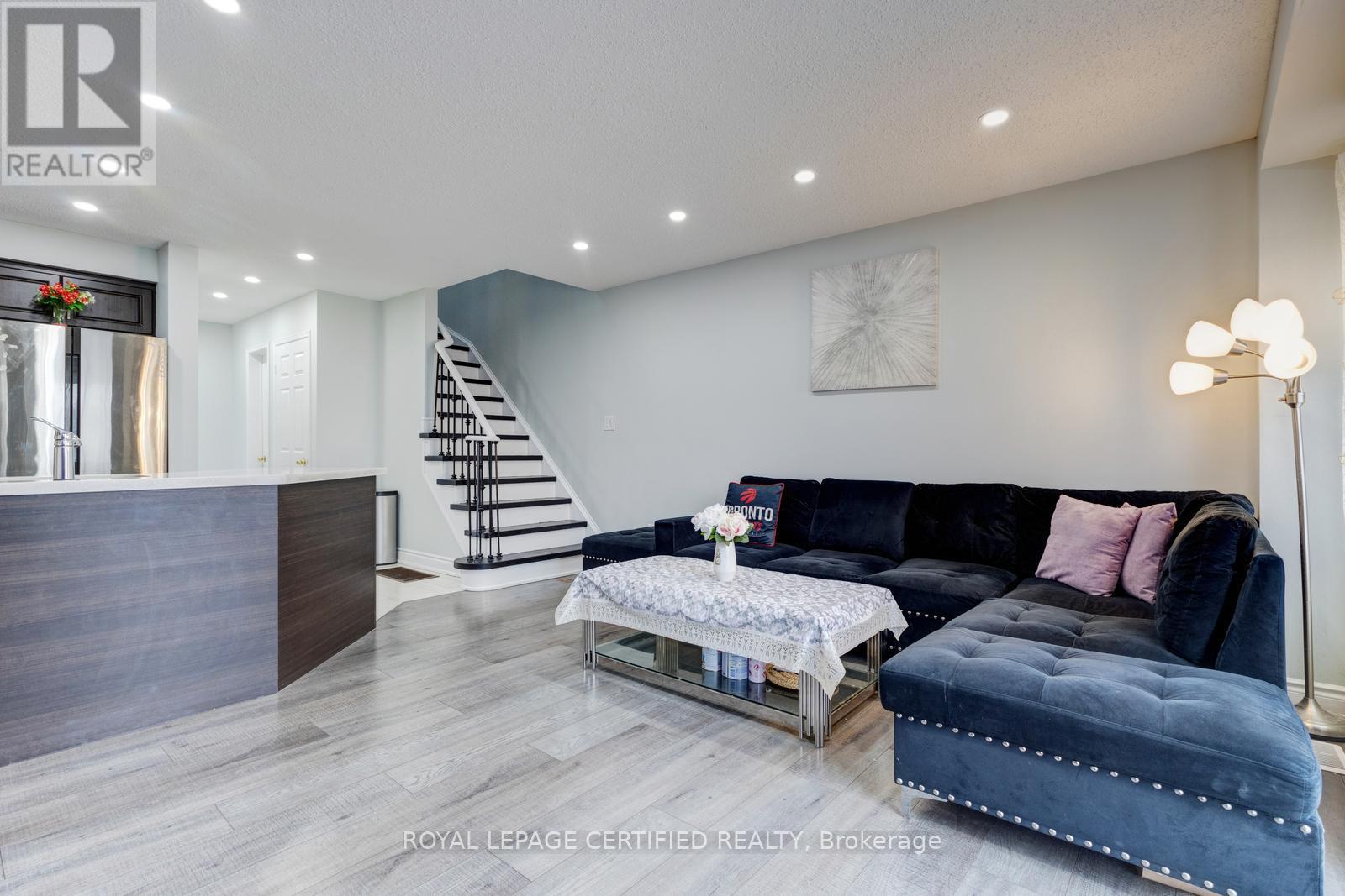 299 Pressed Brick Drive N, Brampton, Ontario  L6V 4L2 - Photo 12 - W12978796