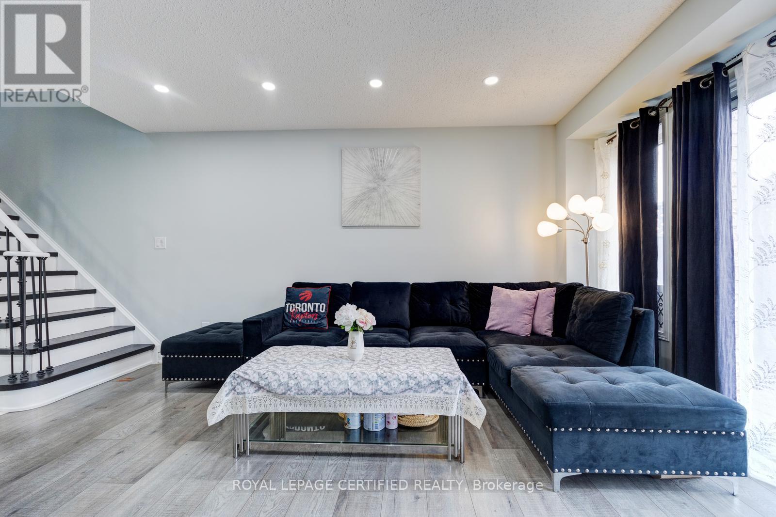 299 Pressed Brick Drive N, Brampton, Ontario  L6V 4L2 - Photo 13 - W12978796