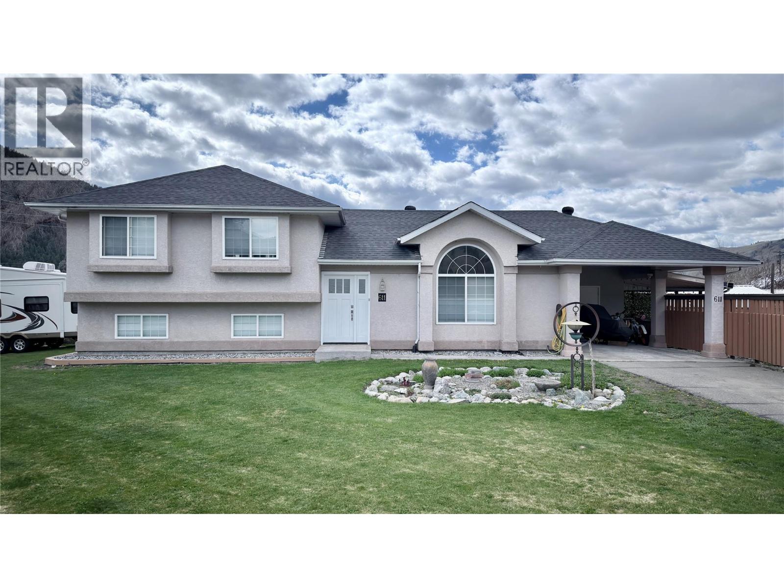 611 Gertrude Street, Midway, British Columbia  V0H 1M0 - Photo 2 - 10379901