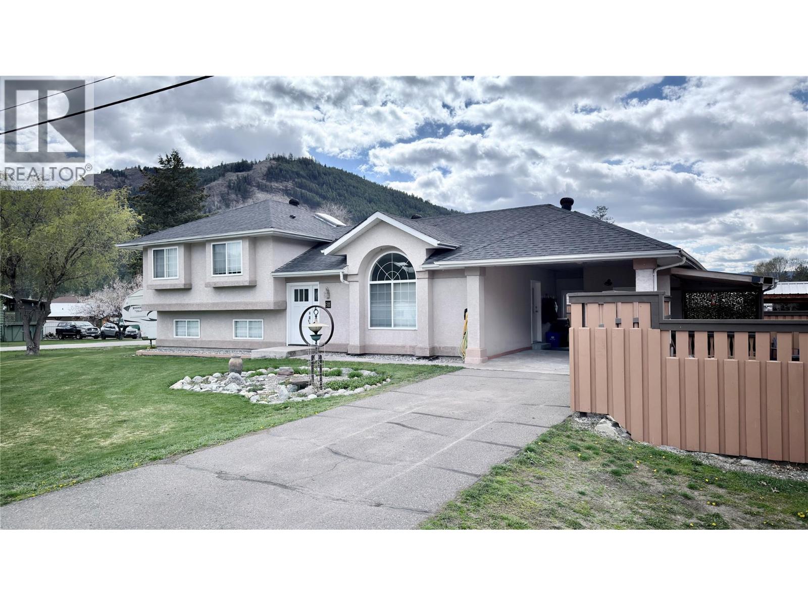 611 Gertrude Street, Midway, British Columbia  V0H 1M0 - Photo 3 - 10379901