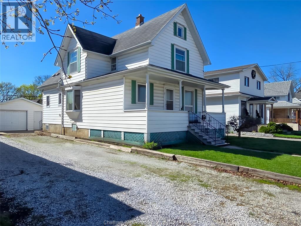 MLS# 26008400: 34 Park AVENUE West, Chatham, Canada