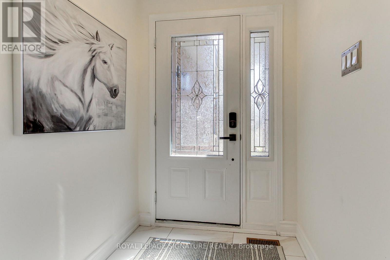 43 Falstaff Crescent, Whitby, Ontario  L1R 1W3 - Photo 4 - E13016324