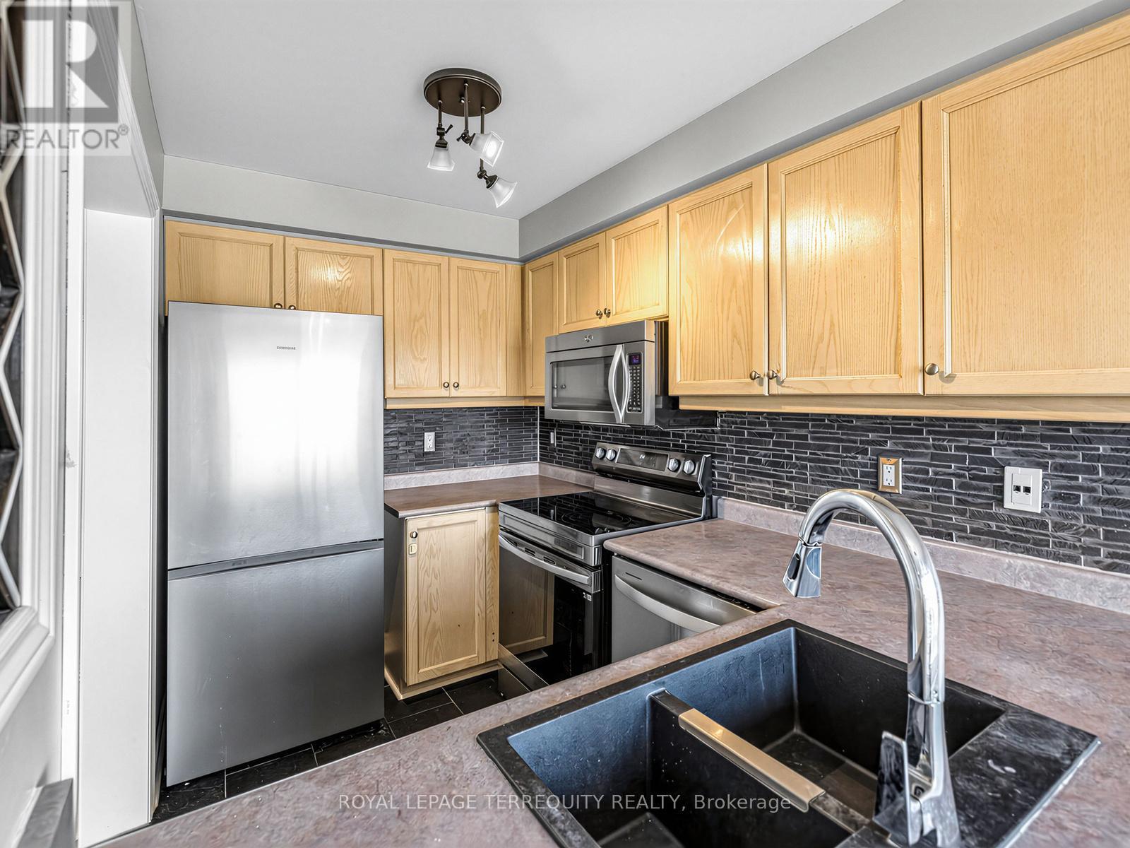 284 Pinnacle Trail, Aurora, Ontario  L4G 7G2 - Photo 14 - N12892708