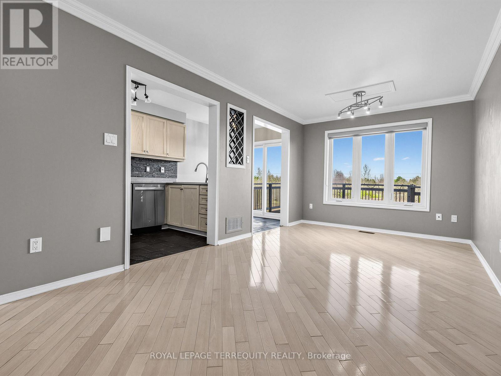 284 Pinnacle Trail, Aurora, Ontario  L4G 7G2 - Photo 8 - N12892708