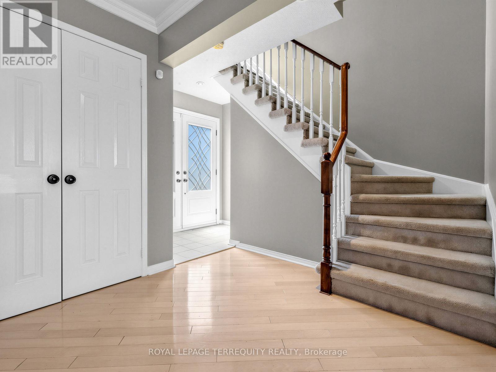 284 Pinnacle Trail, Aurora, Ontario  L4G 7G2 - Photo 6 - N12892708