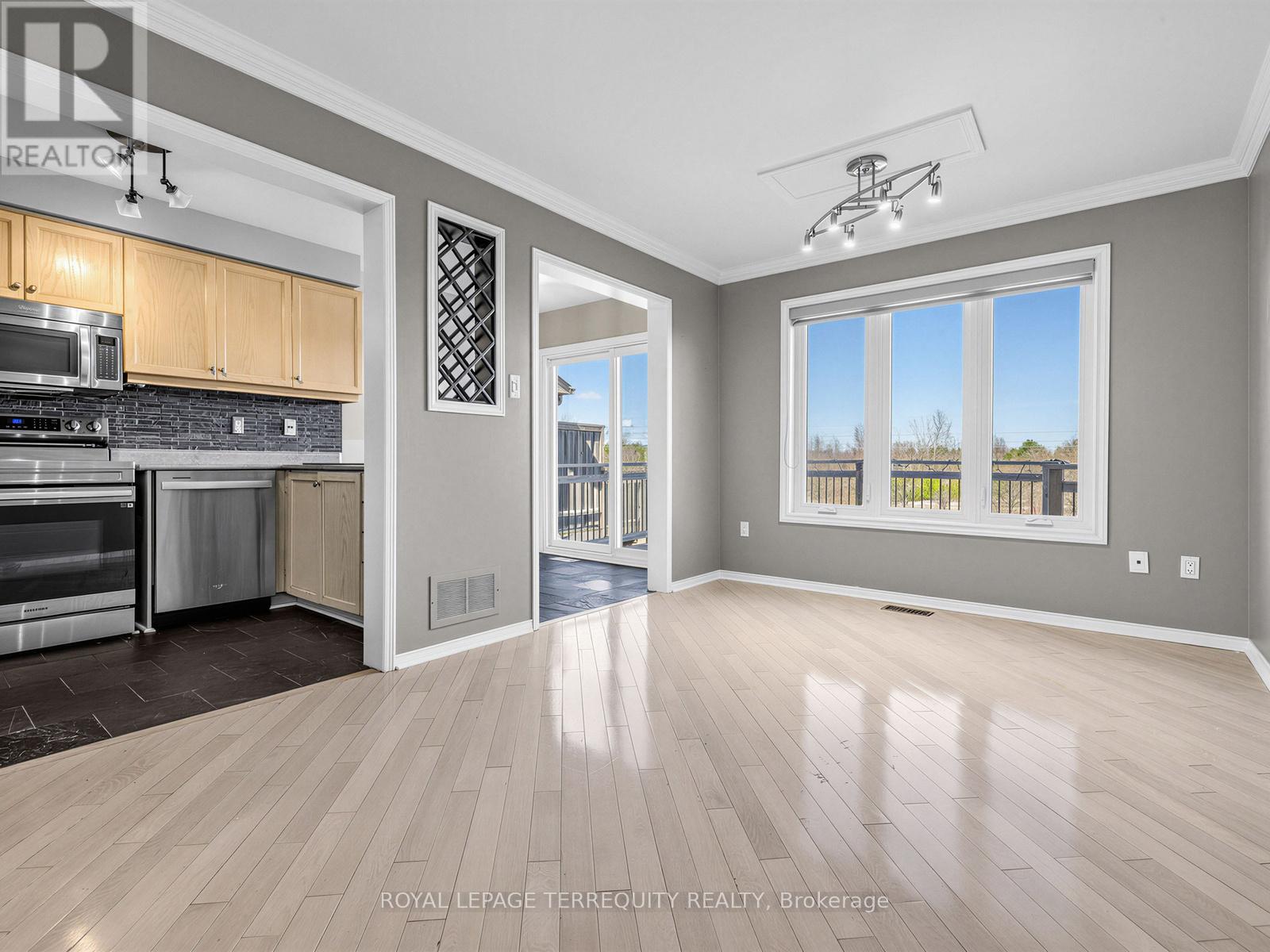 284 Pinnacle Trail, Aurora, Ontario  L4G 7G2 - Photo 9 - N12892708