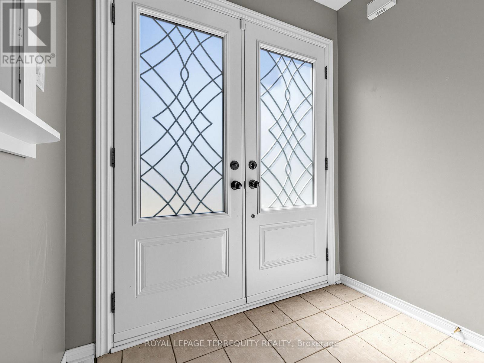 284 Pinnacle Trail, Aurora, Ontario  L4G 7G2 - Photo 5 - N12892708