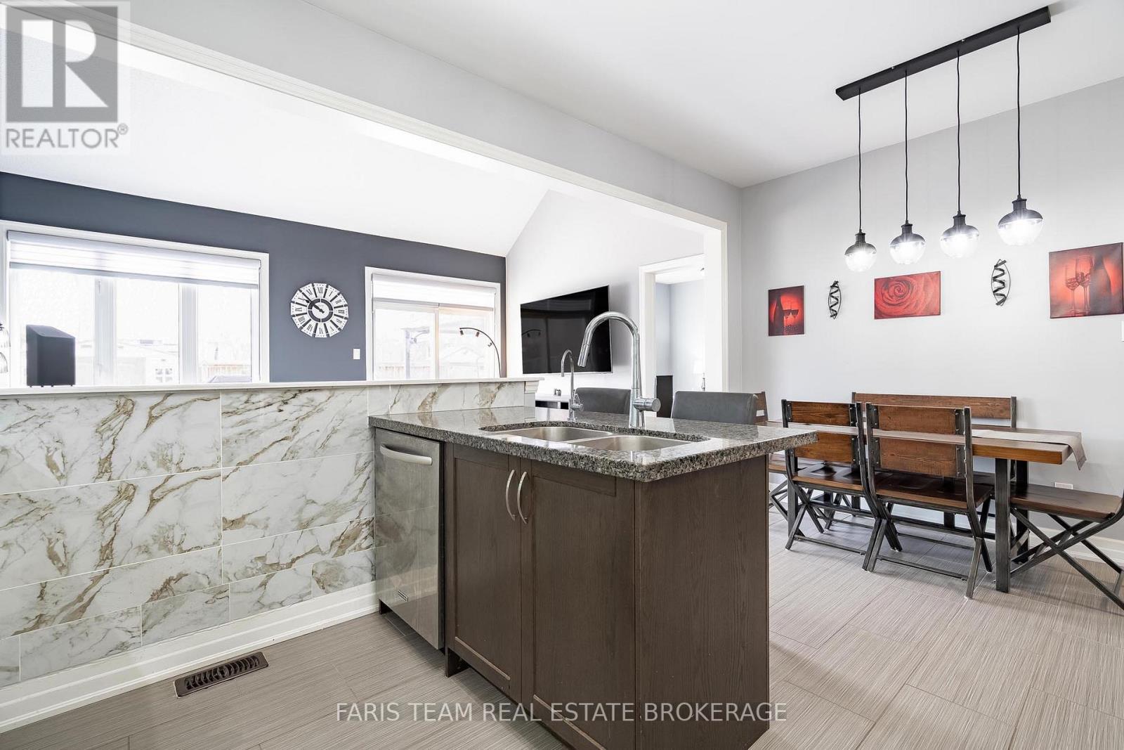 461 Greenwood Drive, Essa, Ontario  L3W 0R4 - Photo 8 - N12978606