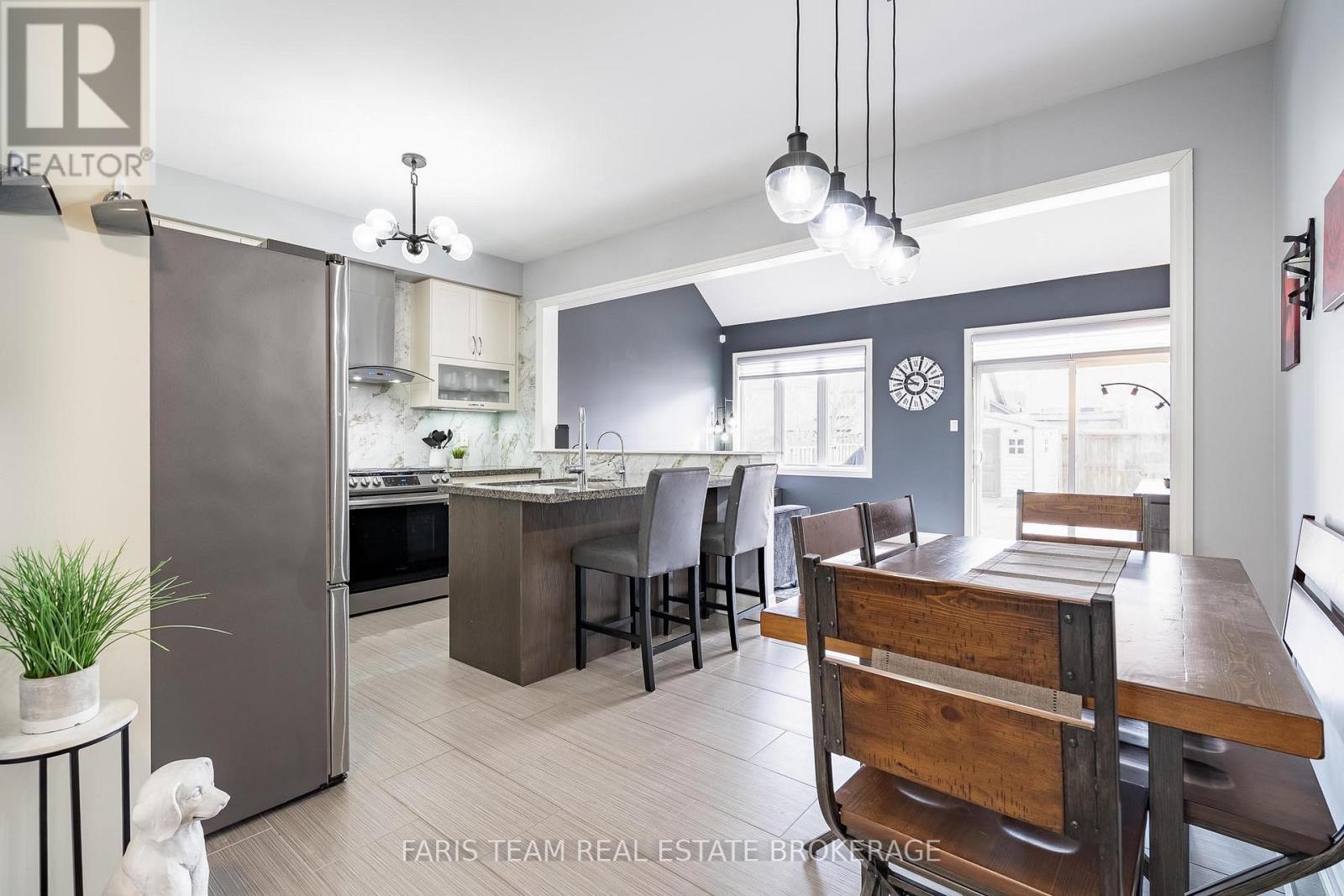 461 Greenwood Drive, Essa, Ontario  L3W 0R4 - Photo 9 - N12978606