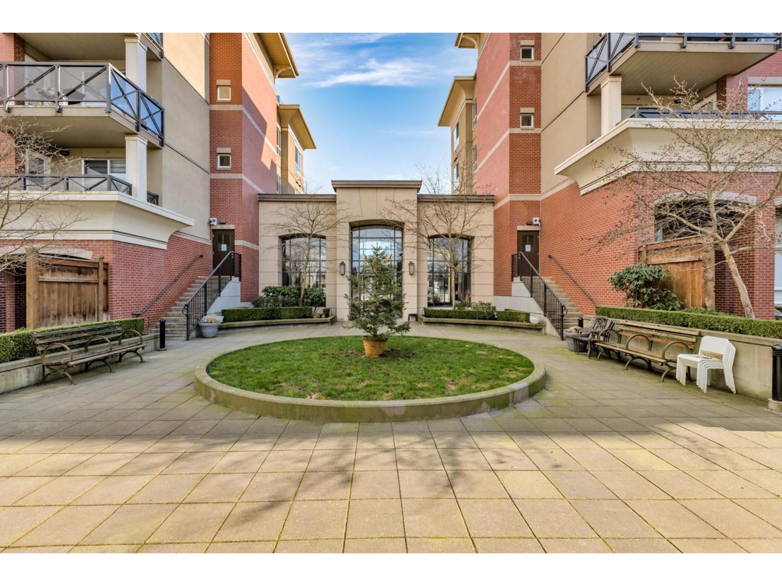 404 2970 KING GEORGE BOULEVARD, Surrey