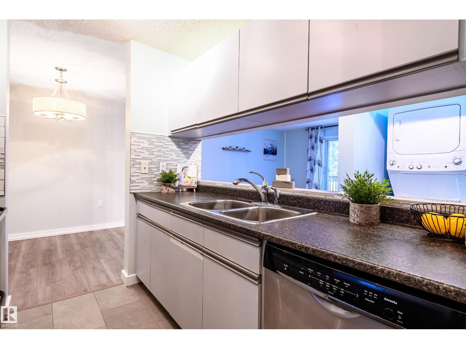 #237 10636 120 St NW, Edmonton, Alberta  T5H 4L5 - Photo 3 - E4482941